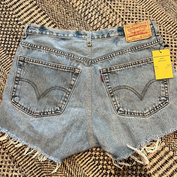 Vintage Levi jean shorts redone size 8-9 - Picture 4 of 6